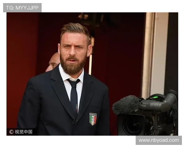 足球明星佩戴墨镜的高清写真展现独特魅力与风格 足球明星佩戴墨镜的高清写真展现独特魅力与风格