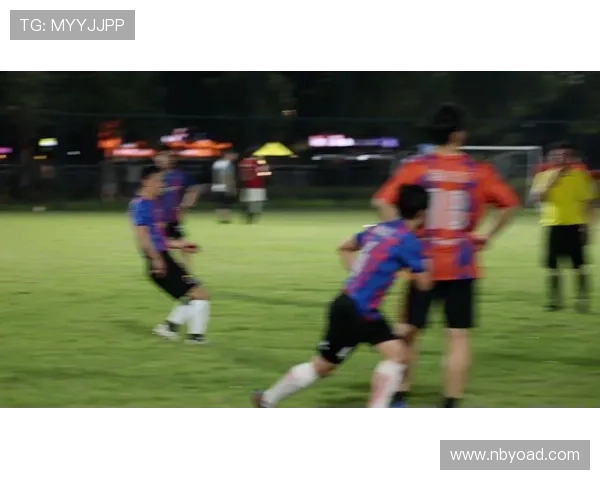 足球明星精彩瞬间吊球技艺展示让你领略足球魅力与风采