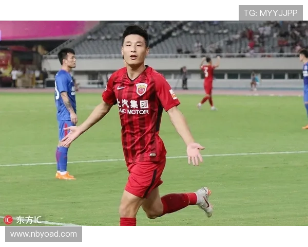 足球明星的成长之路:从青涩少年到世界级球员的训练与坚持