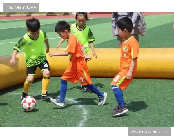 高清足球明星木偶形象展示让你领略球场魅力与艺术结合的完美瞬间 高清足球明星木偶形象展示让你领略球场魅力与艺术结合的完美瞬间