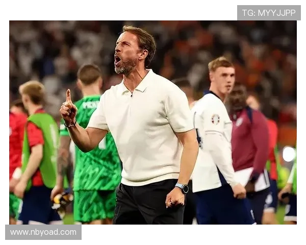 不吃牌的足球明星揭秘他们如何在赛场上保持冷静与高效表现